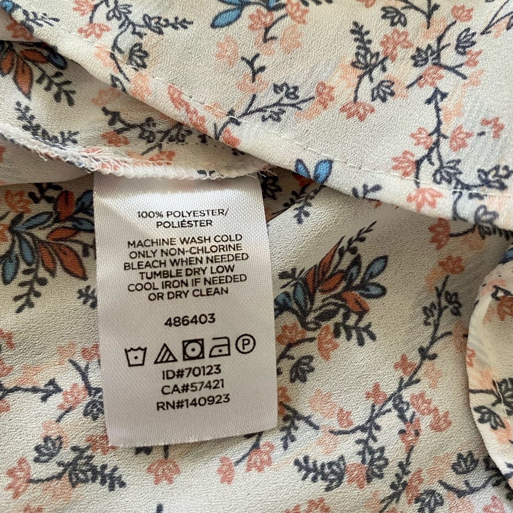 LOFT , Floral Ruffle Split Neck Shell. Size Medium - Picture 6 of 6